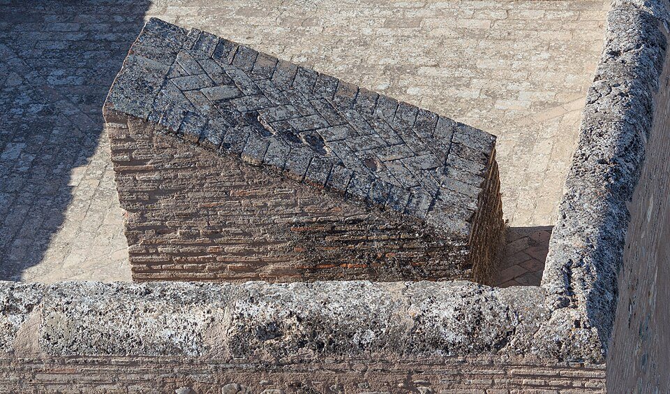 Tower detail at the Alcazaba (Alhambra) 2014 08 11