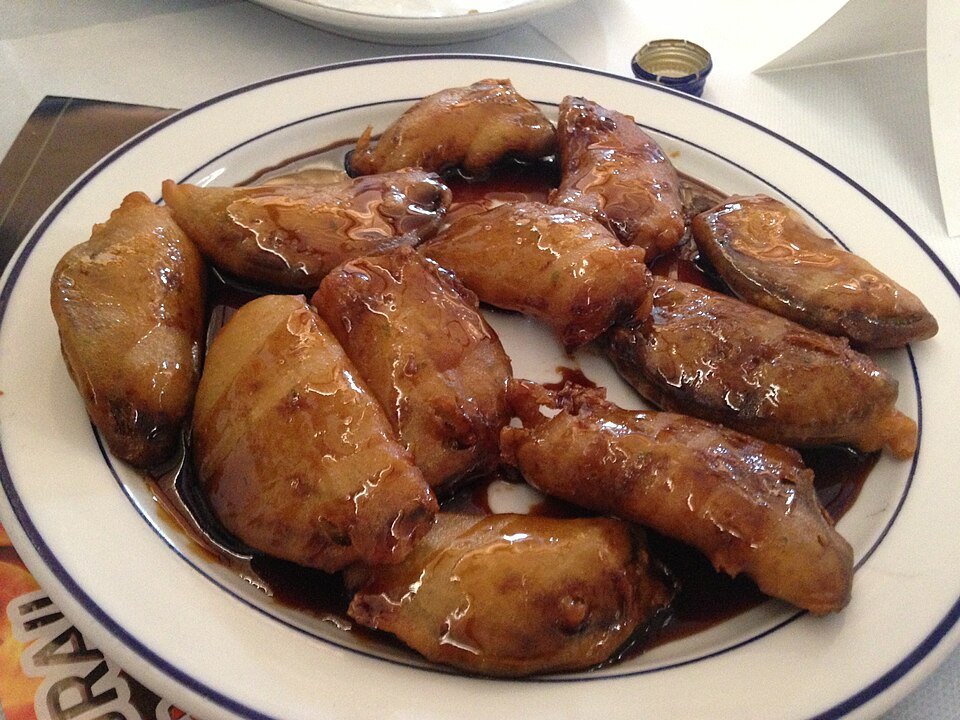 Berenjenas con miel de caña — aubergine fried and poured with cane syrup.